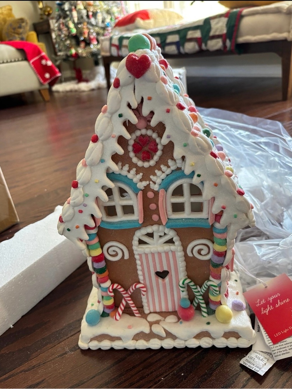 NIB Gingerbread house - Picture 2 of 2